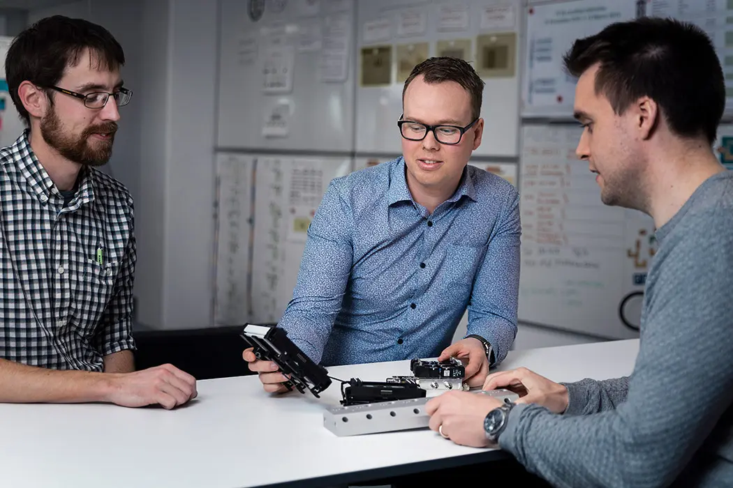 introducing_cgs50500_1050 Engineers at Consilium having a meeting about the new product CGS50/500