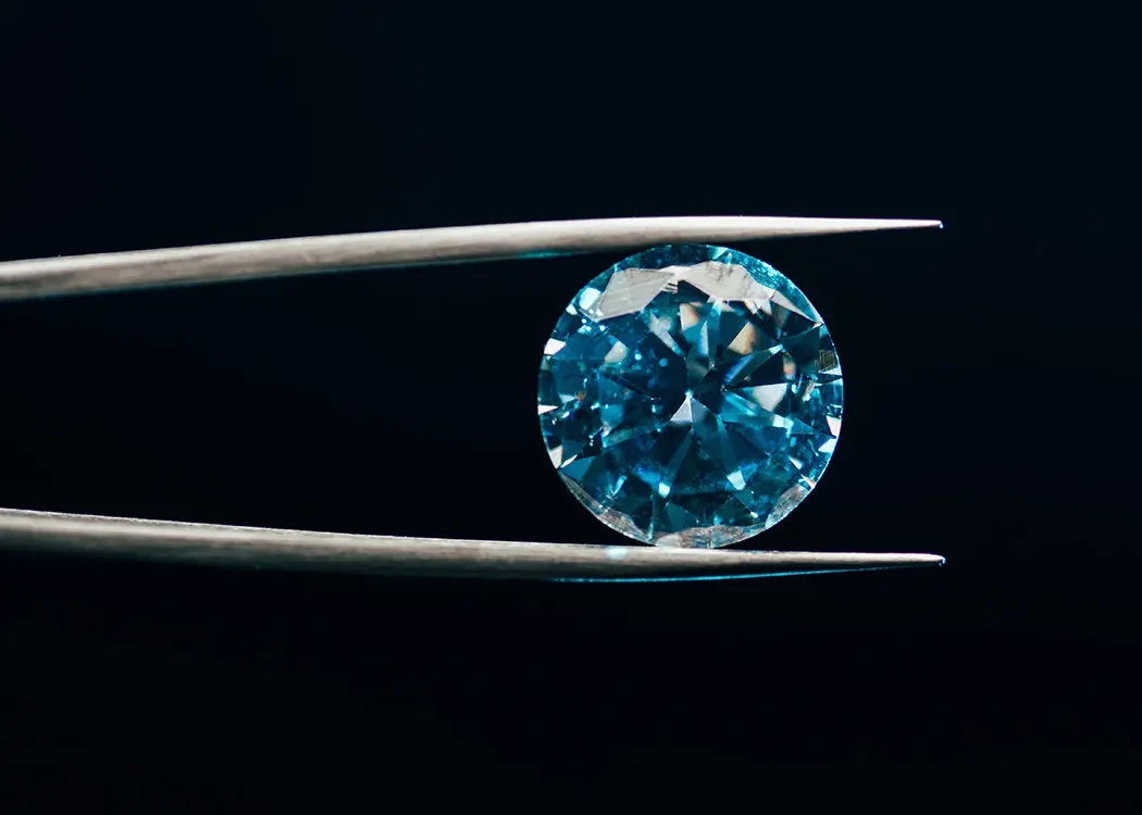 A diamond that symbolizes the loyalty program Consilium Safety Red Carpet